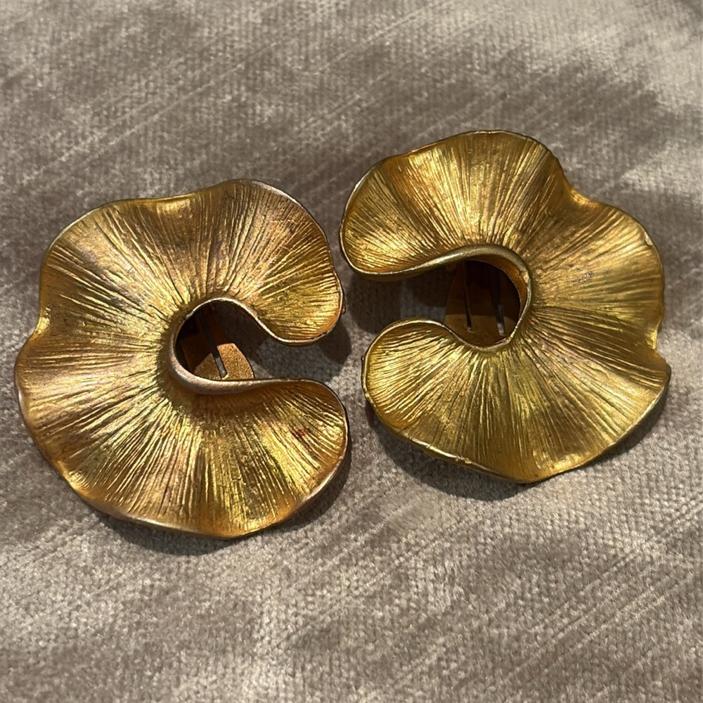 Vintage 80’s Brushed 24kt Gold Ribbon Textured Earrings